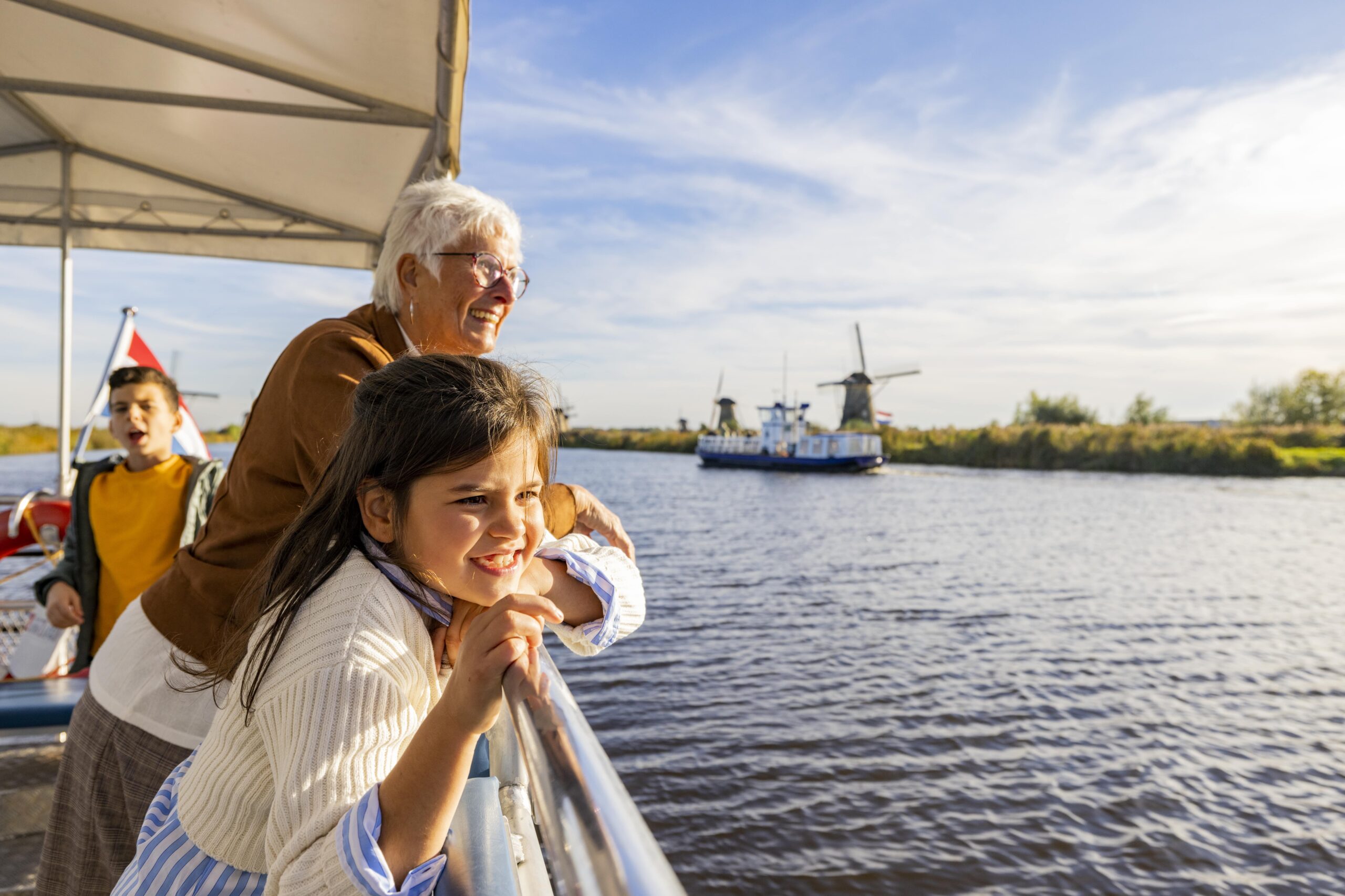 Met kinderen op de rondvaartboot Kinderdijk